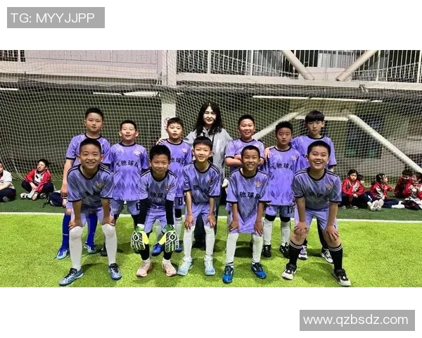 小学生足球爱好者必选的十位球星推荐及其精彩表现分析